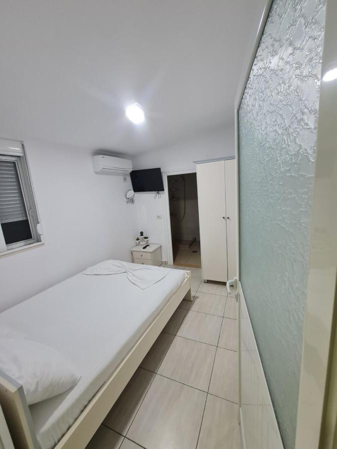 Amber Apartments Sarandë Exteriör bild