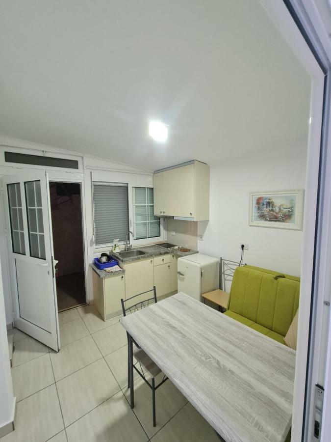 Amber Apartments Sarandë Exteriör bild