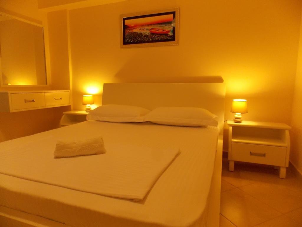 Amber Apartments Sarandë Exteriör bild