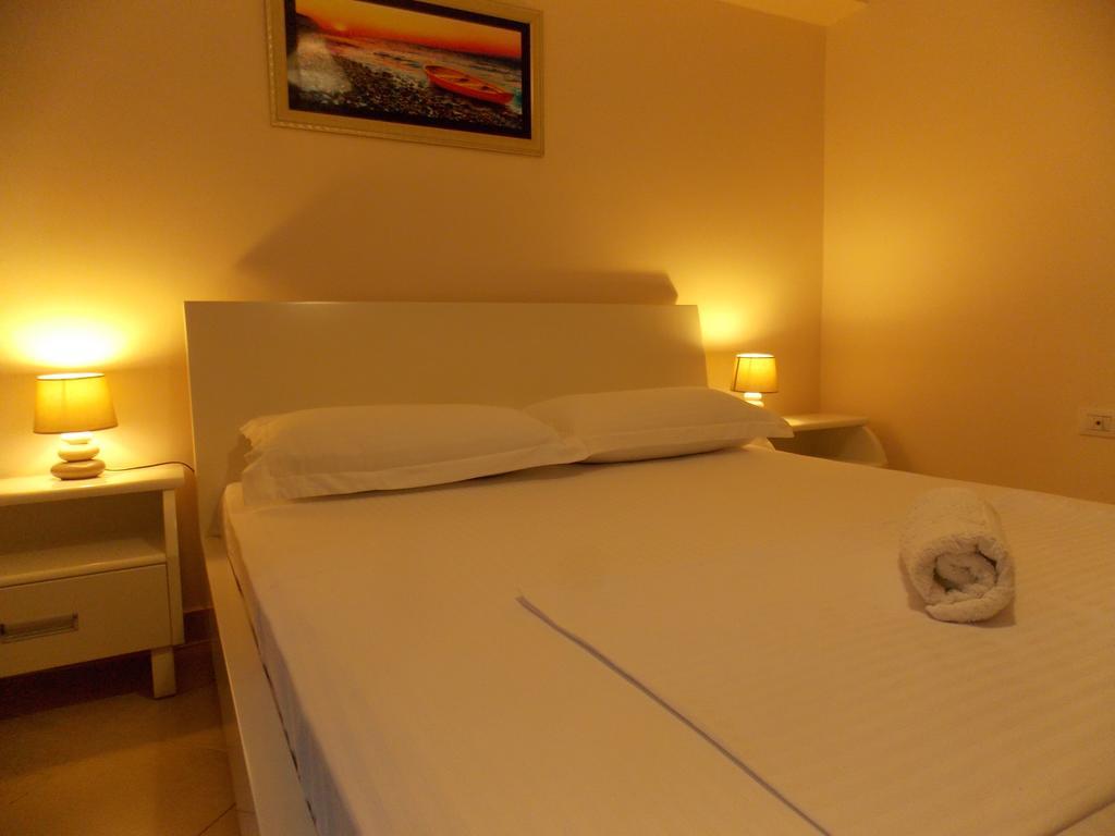 Amber Apartments Sarandë Exteriör bild