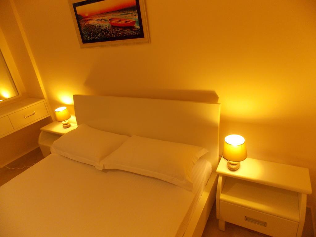 Amber Apartments Sarandë Exteriör bild