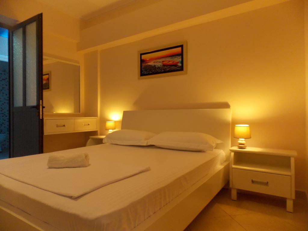 Amber Apartments Sarandë Exteriör bild
